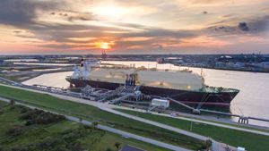 LNG carrier loadout